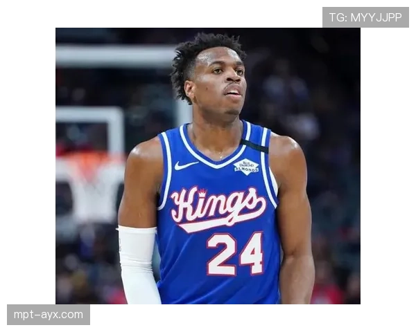 希尔德国王三分雨震撼全场,精彩表现引爆球迷热情 希尔德国王三分雨震撼全场,精彩表现引爆球迷热情