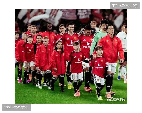 曼联与贝林厄姆转会传闻愈演愈烈 英格兰新星或将登陆老特拉福德 曼联与贝林厄姆转会传闻愈演愈烈 英格兰新星或将登陆老特拉福德