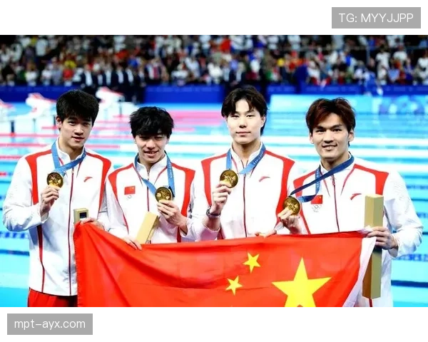 覃海洋训练馆里像修行，逛街却像刚继承家产的人